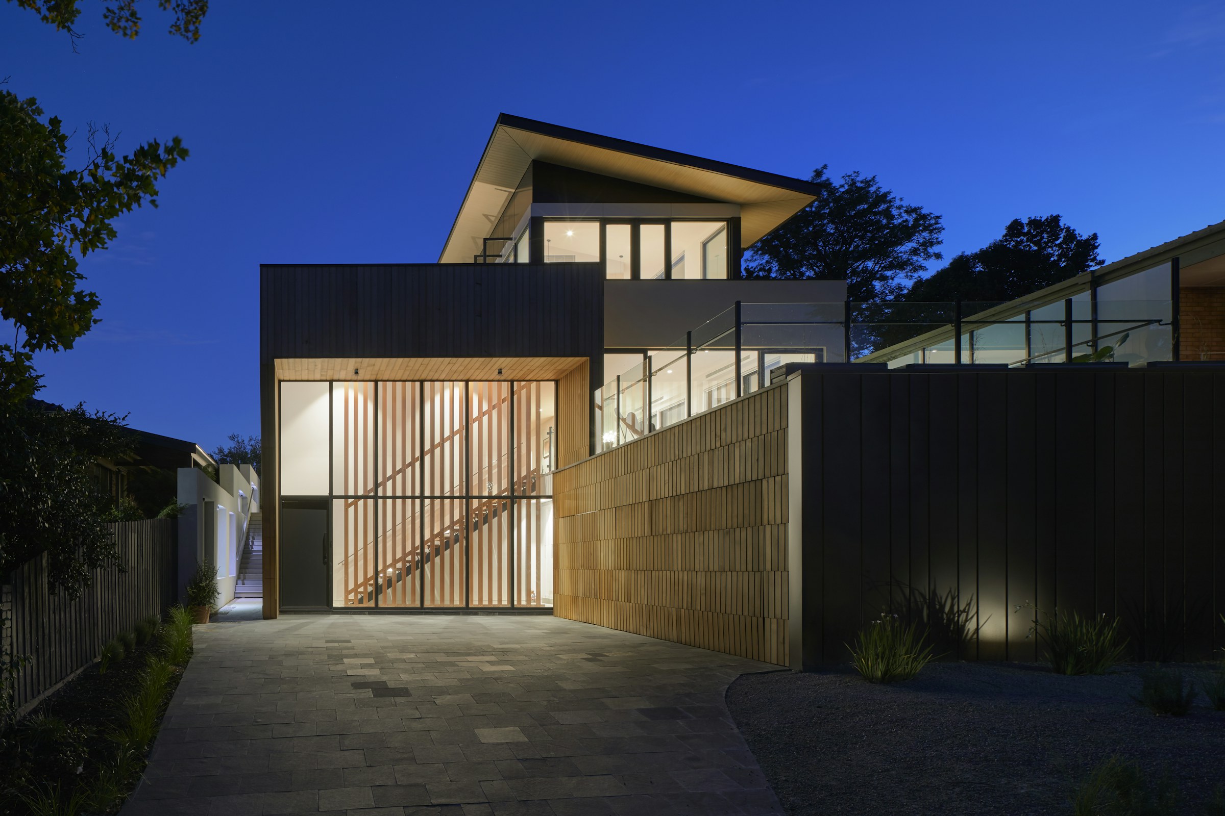 Clifftop residence on the creek