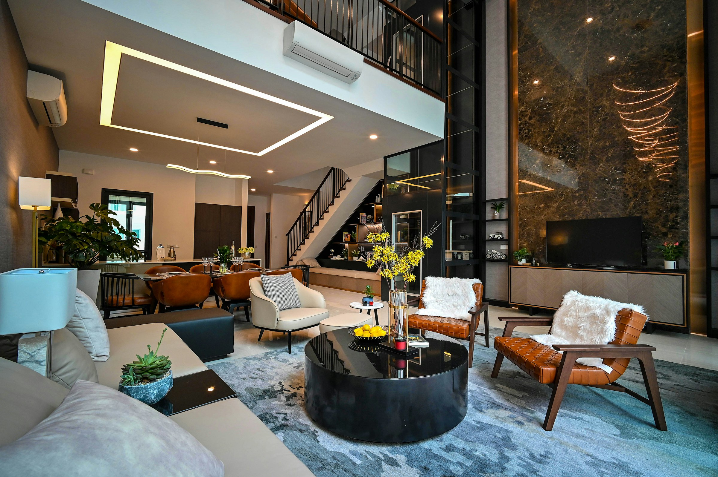 Penthouse with city views